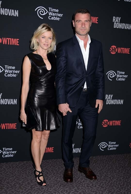 Naomi Watts en robe cuir noir